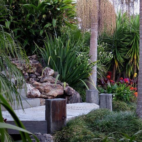 tropical-garden-bridge-nov-2015.jpg